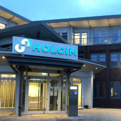 Lichtwerbung an Gebäude